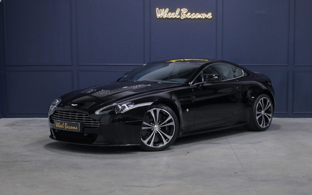 Aston Martin V12 Vantage Carbon Black Edition : Le Charisme à l&rsquo;État Pur