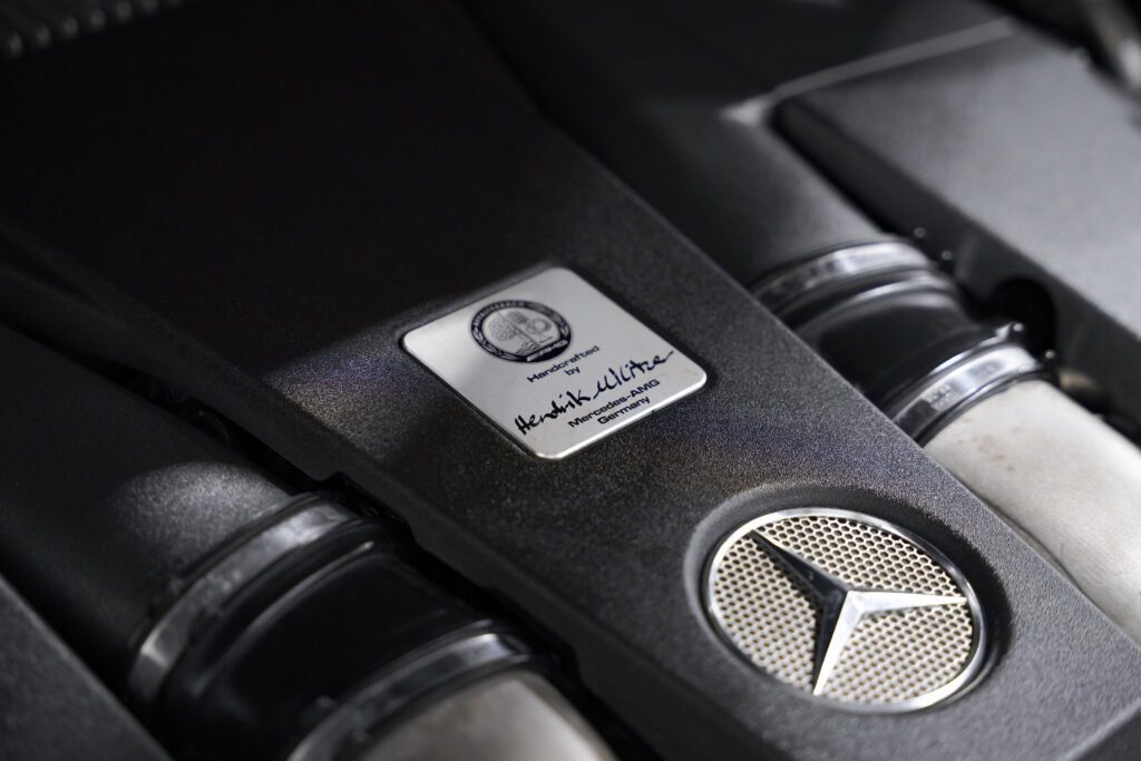 Découvrez le Mercedes-Benz GLE Coupé 63 AMG : un SUV coupé au design audacieux, au luxe raffiné et au V8 biturbo de 557 ch pour des performances incomparables.