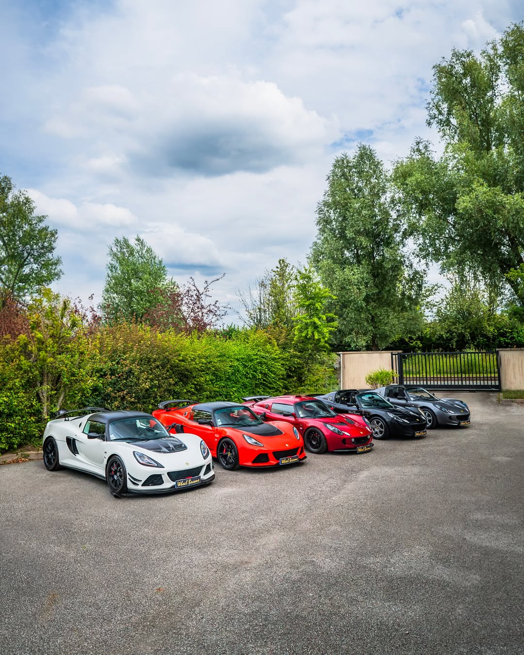 Wheel Become showroom garage automobile guyancourt